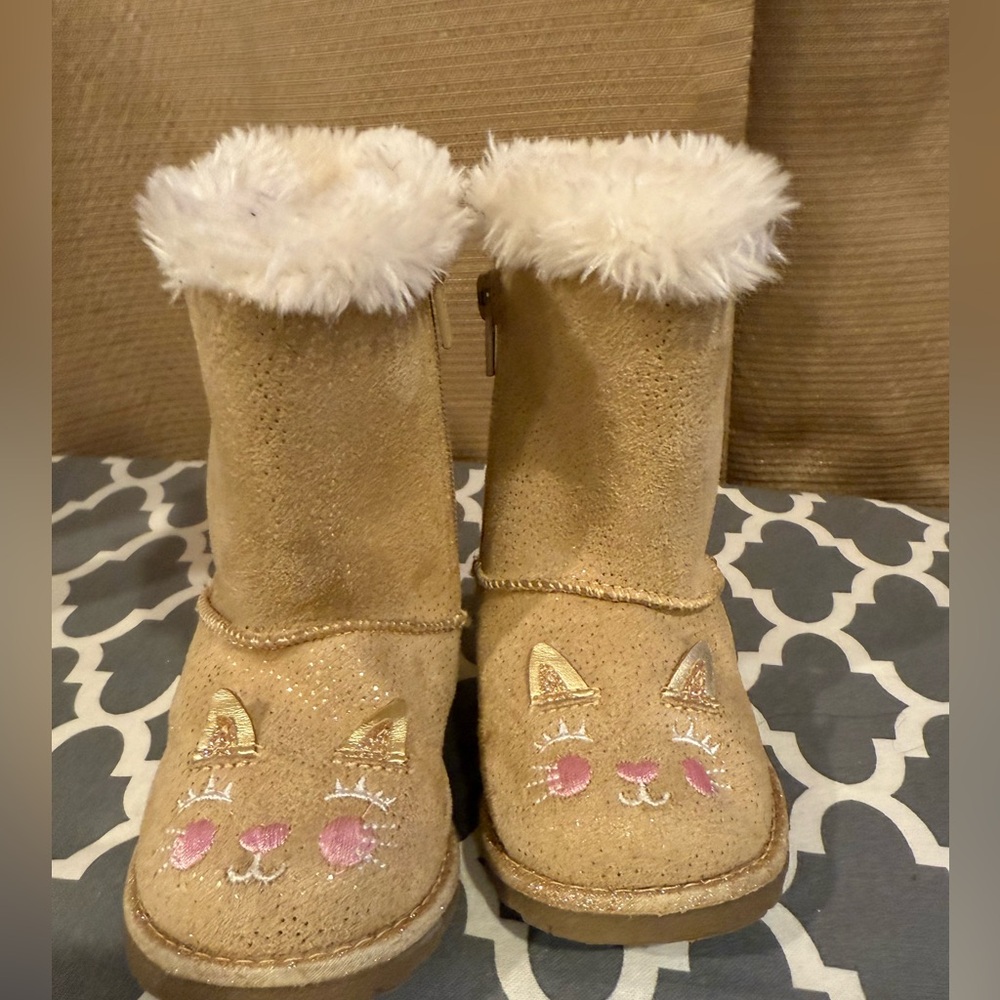 Little girls boots Size 6